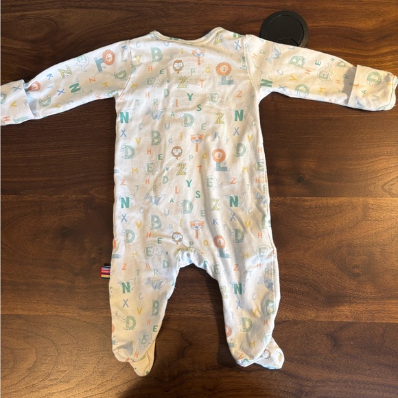 Magnetic Me Alphabet Animals “CloudStretch” Footie - Picture 3 of 3